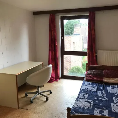 Chambre A La Neuve -lit Double G منزل للإقامة